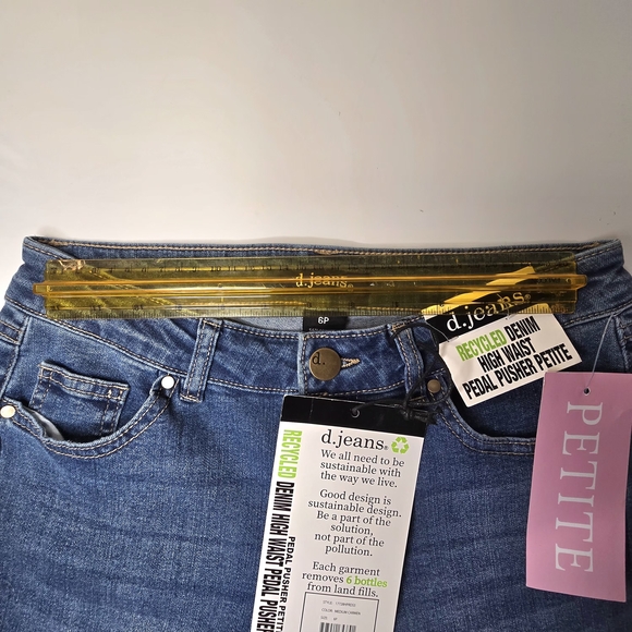 d. jeans Women's Straight Leg Blue Pedal Jeans - Picture 6 of 8